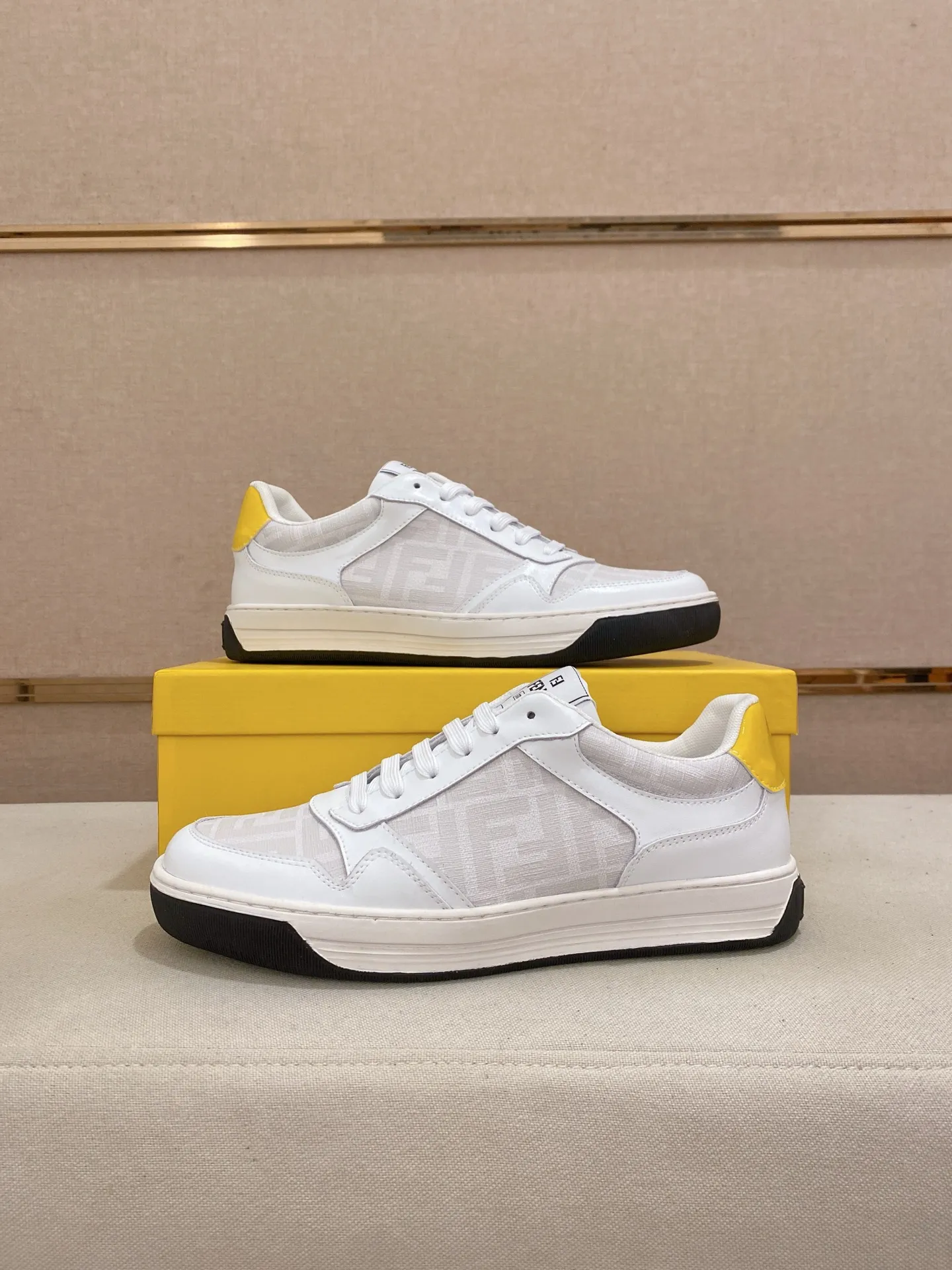 Men's shoes 💰 420💰 (FENDI) New style 👊🏻 upper 🇮🇹 imported cowhide fabric 🇩🇪 lining imported sheepskin lining. The original outsole is molded to highlight the identity of every man, and the upper foot is stable and stable🚶🏻🚶🏻The high-end custom counters reproduce the original version📯No matter the wind or rain, the shoe last remains unchanged and can withstand the verification of time🔍️,🔵 Size: 38-44 (45 is custom-made and cannot be returned or exchanged